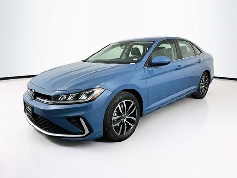 Used 2025 Volkswagen Jetta SE FWD image 3