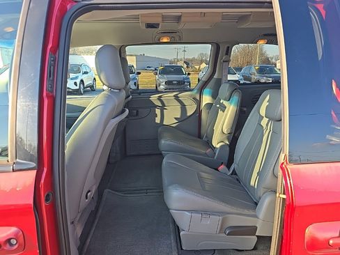 Used 2005 Dodge Grand Caravan SXT w/ Leather Interior Group image 21