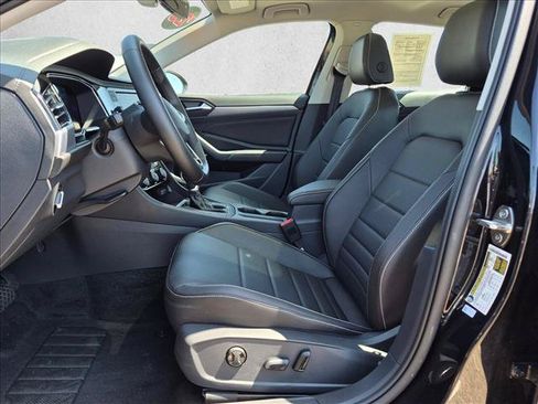 Used 2023 Volkswagen Jetta SE w/ Panoramic Sunroof Package FWD image 15