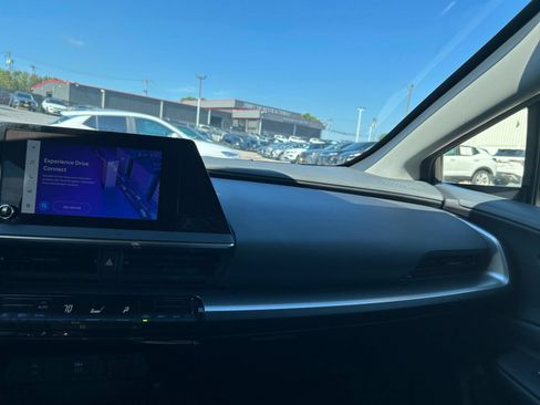 Used 2025 Toyota Prius LE FWD image 30