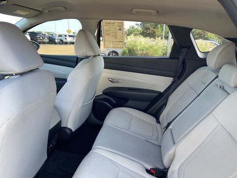 Used 2025 Hyundai Tucson SE FWD image 17