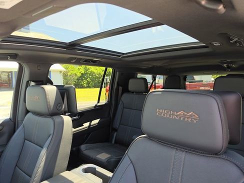 New 2026 Chevrolet Suburban High Country image 25