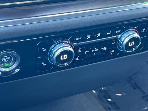 Used 2024 GMC Sierra 1500 SLT image 18