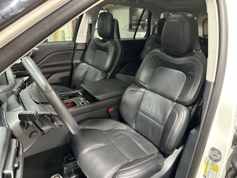 Used 2025 Lincoln Aviator Reserve w/ Luxury Package RWD image 13