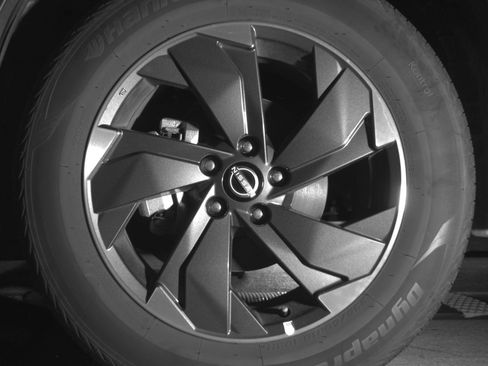 Used 2025 Nissan Rogue SV image 12