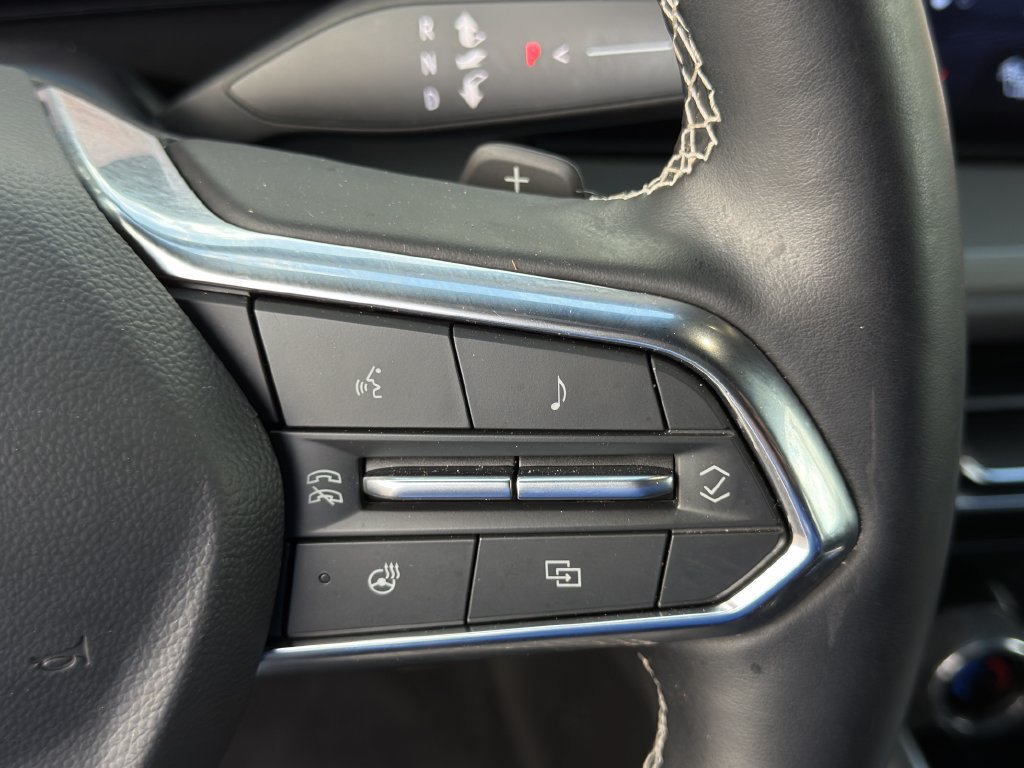 Used 2025 Chevrolet Traverse LT FWD image 14