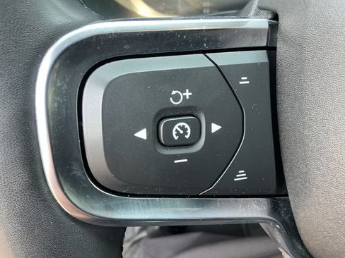 Used 2023 Volvo XC40 B5 Plus AWD/4WD image 19