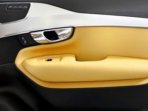 Used 2016 Volvo XC90 T8 Momentum w/ Vision Package image 46