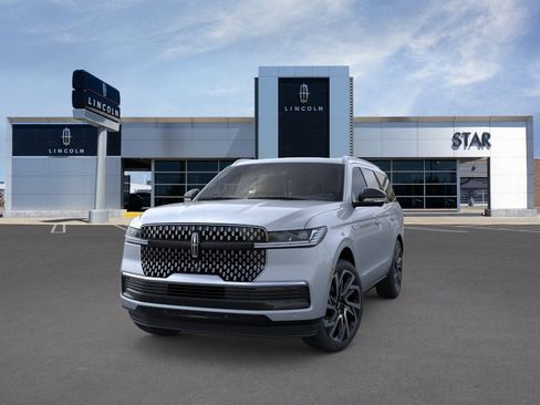 New 2026 Lincoln Navigator Reserve AWD/4WD image 2