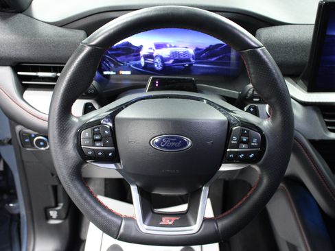 Used 2025 Ford Explorer ST RWD image 18
