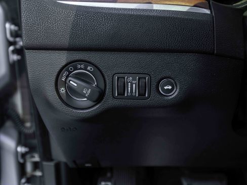 Used 2018 Chrysler 300 C w/ Sun, Sound & Nav Package image 71