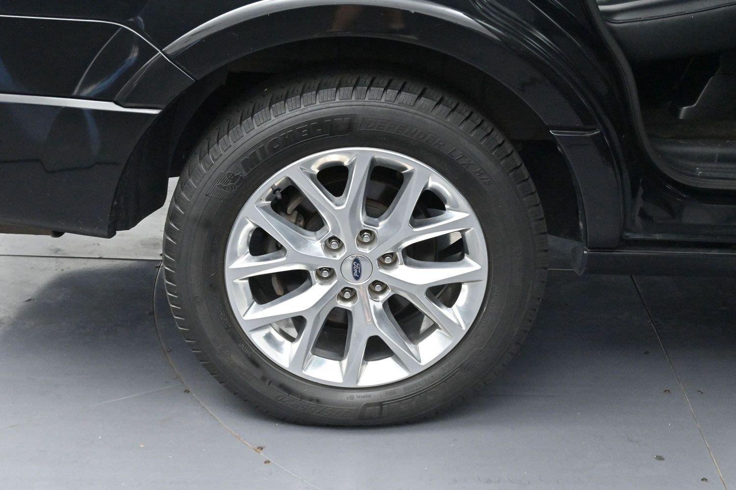 Used 2015 Ford Expedition Limited w/ Equipment Group 301A AWD/4WD image 41