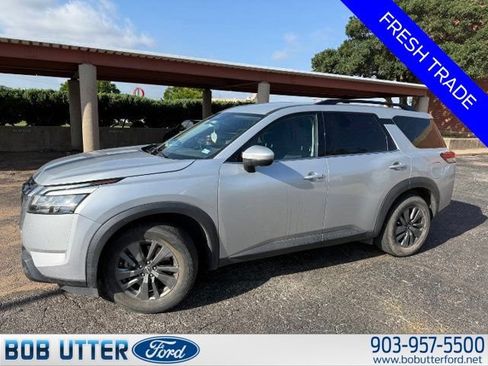 Used 2022 Nissan Pathfinder SV AWD/4WD image 3