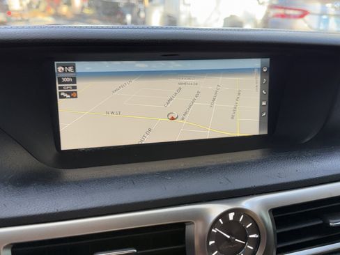 Used 2016 Lexus GS 200t image 17