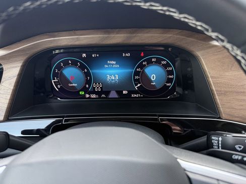 Used 2025 Volkswagen Atlas SE image 17