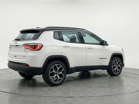 Used 2025 Jeep Compass Limited image 9