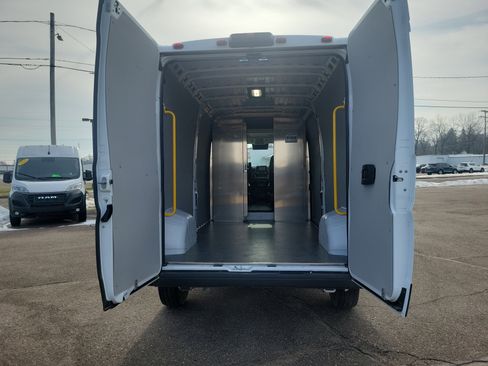 Used 2025 RAM ProMaster 2500 w/ Convenience Group image 17