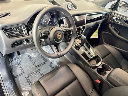 Used 2026 Porsche Macan AWD/4WD image 4