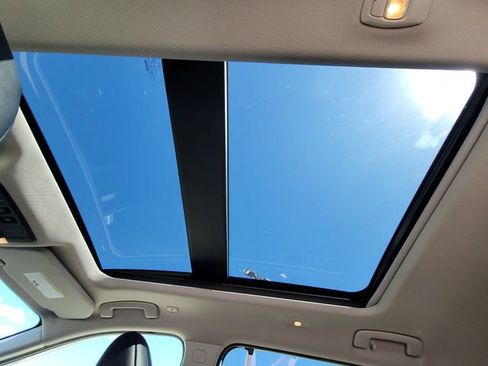 Used 2024 Nissan Rogue SV w/ SV Premium Package image 10