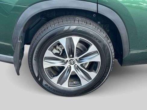 Used 2023 Toyota Highlander XLE AWD/4WD image 14