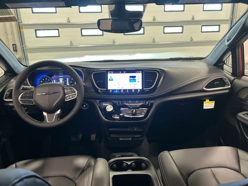 New 2026 Chrysler Pacifica Select AWD/4WD image 28