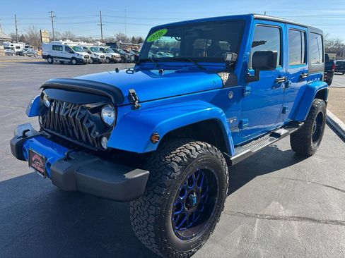 Used 2016 Jeep Wrangler Unlimited Sahara w/ Connectivity Group image 7