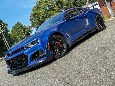 Used 2022 Chevrolet Camaro ZL1 RWD image 3