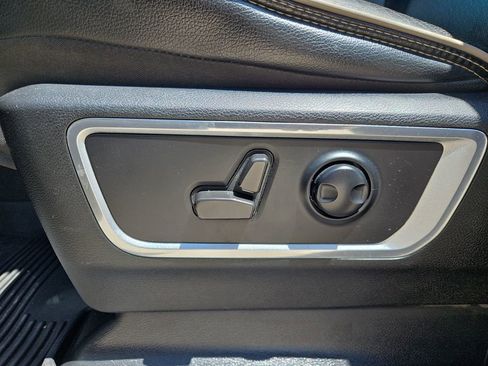 Used 2022 RAM 1500 Laramie AWD/4WD image 18