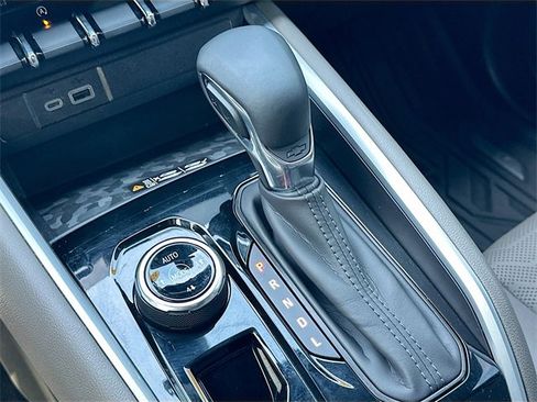 Used 2024 Chevrolet Colorado ZR2 w/ ZR2 Convenience Package III image 16