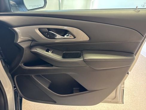 Used 2021 Chevrolet Traverse LT image 14