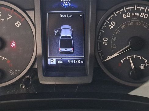 Used 2016 Toyota Tacoma TRD Sport image 2