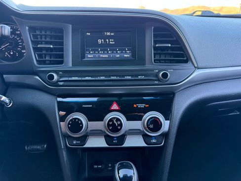 Used 2019 Hyundai Elantra SE w/ Cargo Package FWD image 13