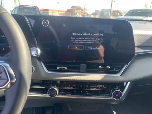New 2026 Chevrolet Equinox LT w/ Convenience Package II FWD image 22