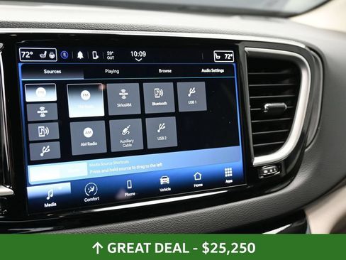 Used 2024 Chrysler Pacifica Touring-L FWD image 29