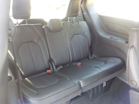 New 2025 Chrysler Pacifica Select image 14