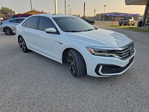 Used 2020 Volkswagen Passat 2.0T R-Line image 5