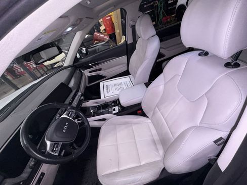 Used 2024 Kia Telluride EX image 11