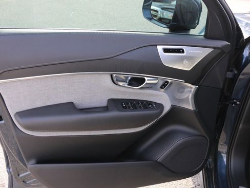 Used 2021 Volvo XC90 T8 Inscription image 17