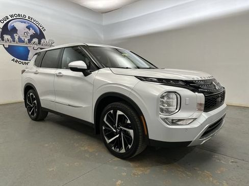 Used 2024 Mitsubishi Outlander SE Black Edition AWD/4WD image 12
