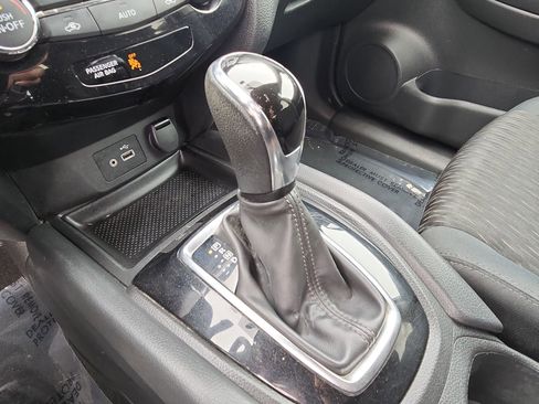 Used 2018 Nissan Rogue SV w/ Sun & Sound Touring Package image 22