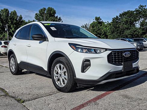 Used 2023 Ford Escape Active w/ Tech Pack #1 AWD/4WD image 1