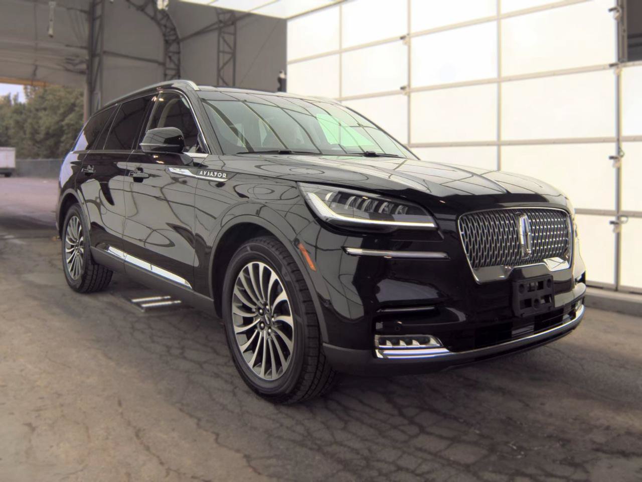 Used 2021 Lincoln Aviator Reserve w/ Equipment Group 201A AWD/4WD image 1