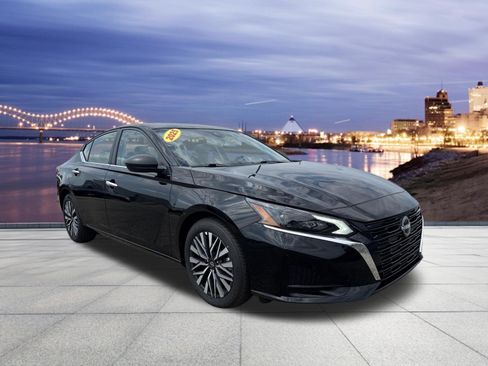 Used 2025 Nissan Altima 2.5 SV FWD image 4