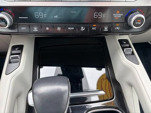Used 2023 Kia Telluride S w/ S Sunroof Package FWD image 24