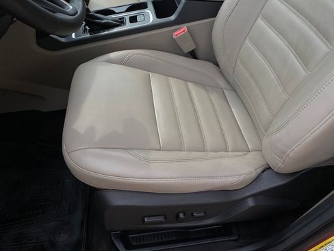 Used 2017 Ford Escape Titanium FWD image 11