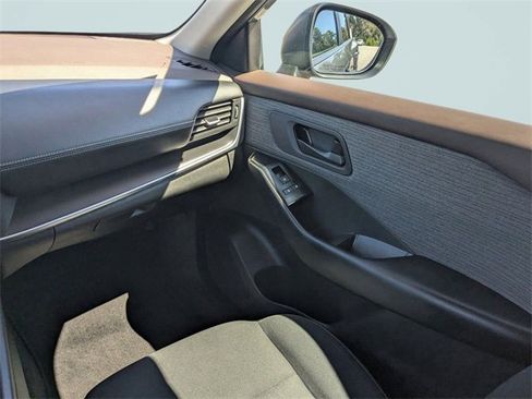 Used 2023 Nissan Rogue S image 20