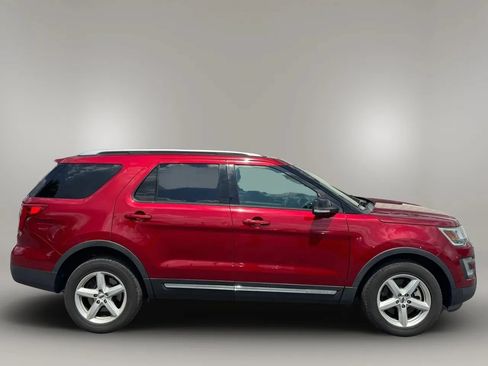 Used 2016 Ford Explorer XLT w/ Equipment Group 202A AWD/4WD image 5