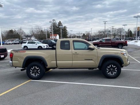 Used 2019 Toyota Tacoma TRD Off-Road image 6