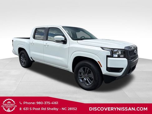 Certified 2025 Nissan Frontier SV RWD image 4