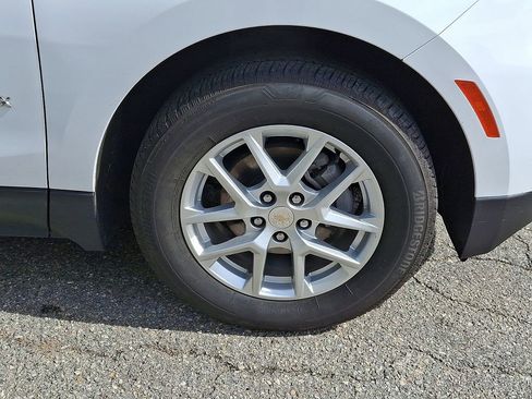 Used 2024 Chevrolet Equinox LT AWD/4WD image 9